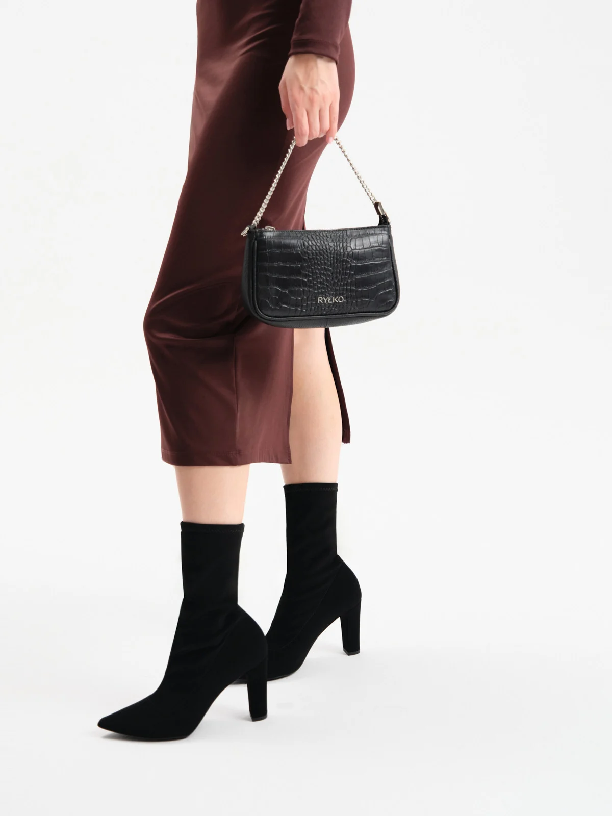 Czarna torebka w zwierzęcy deseń z łańcuszkiem