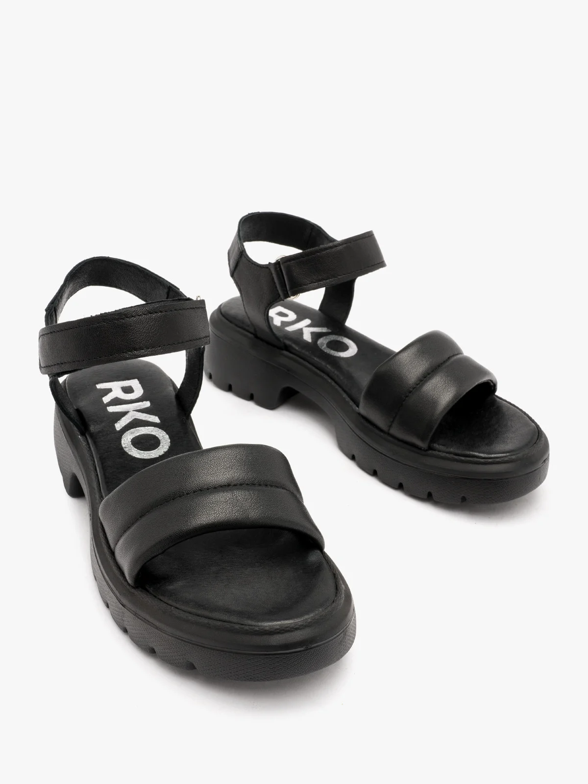 Czarne sandały zapinane na rzepy