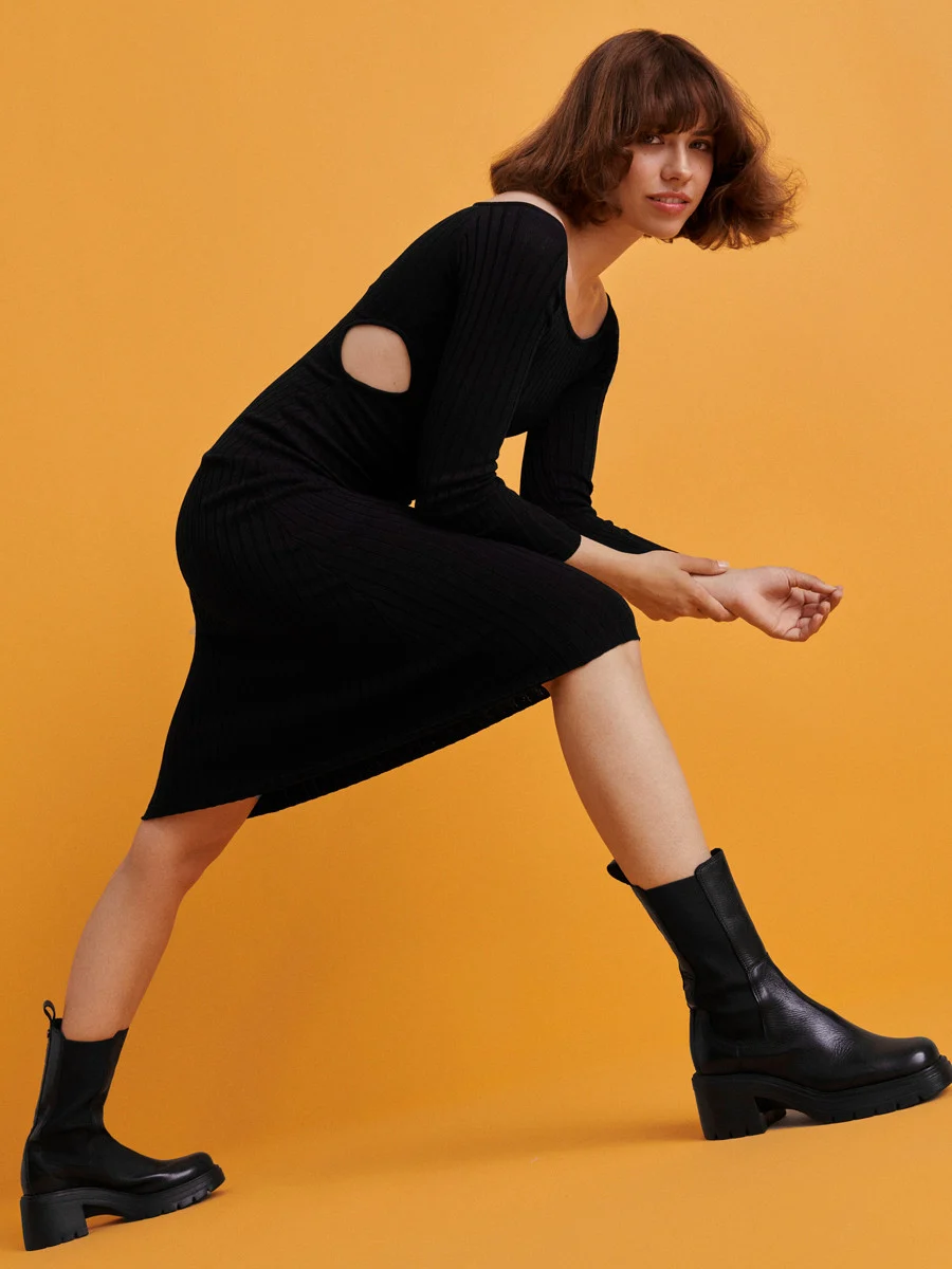 Czarne sztyblety z gumą na cholewce