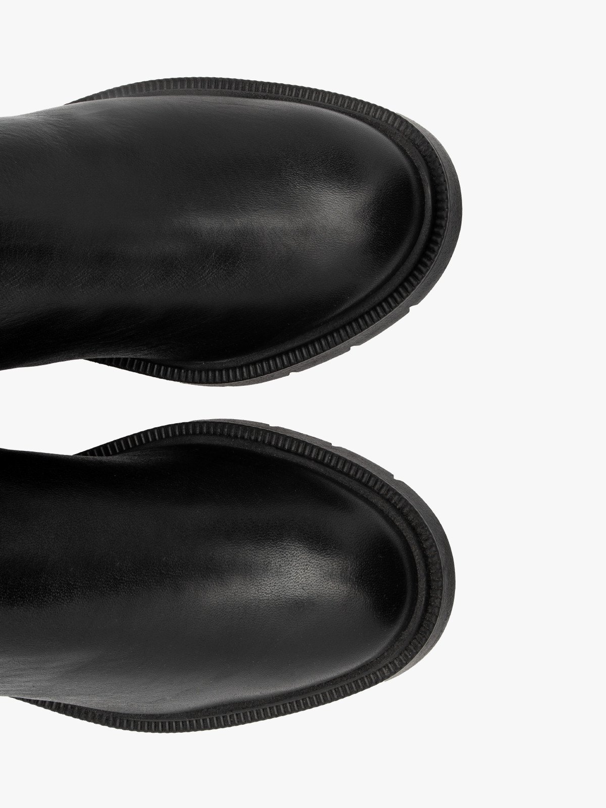 Czarne kozaki z elastyczną szeroką cholewką