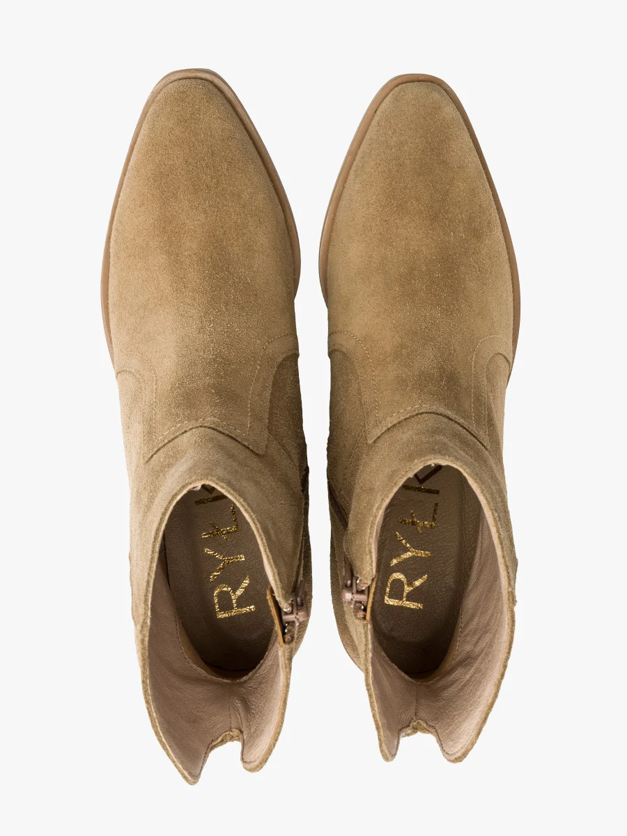 Beżowe botki na masywnym obcasie