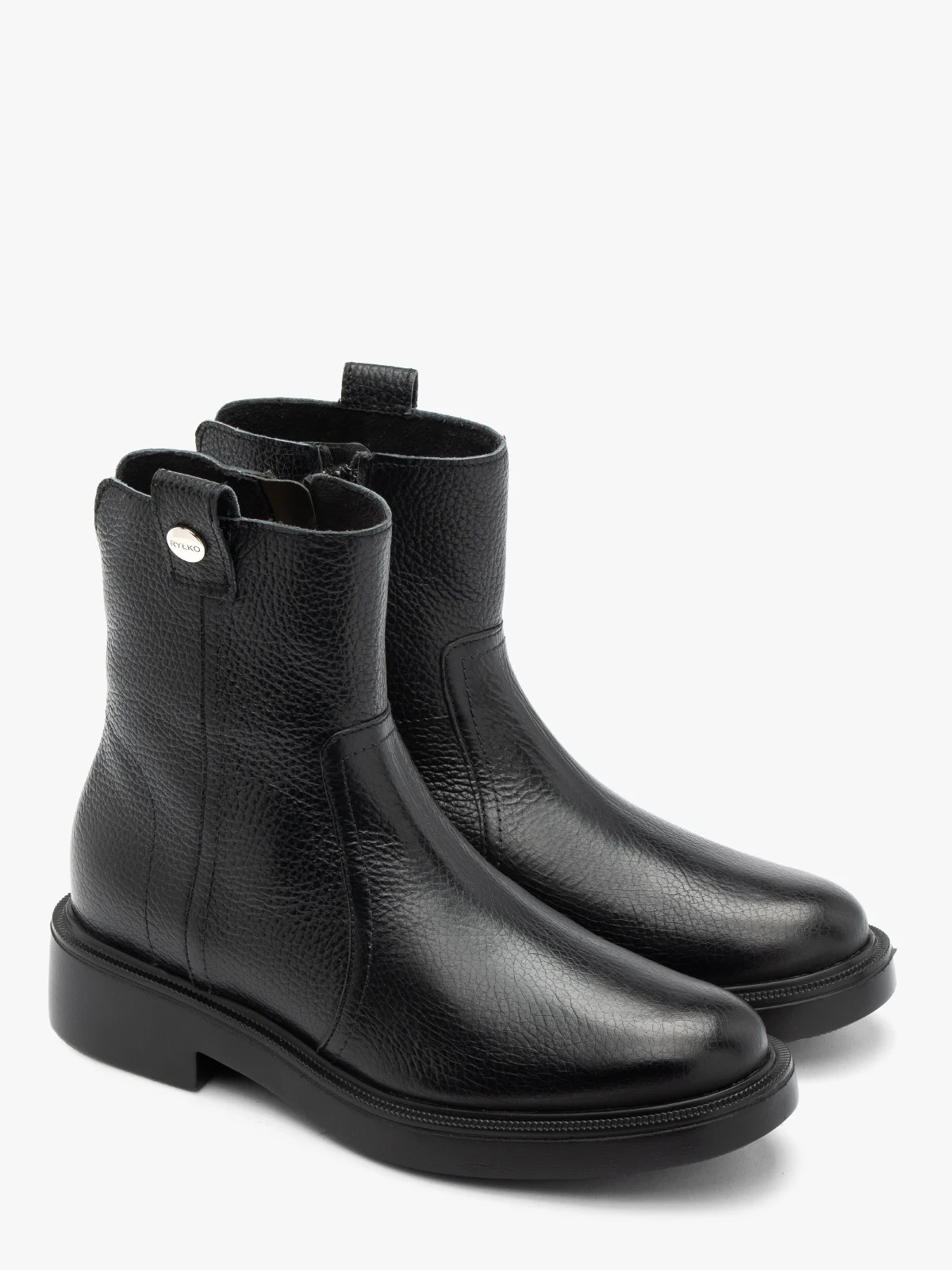 Czarne botki damskie na płaskiej podeszwie