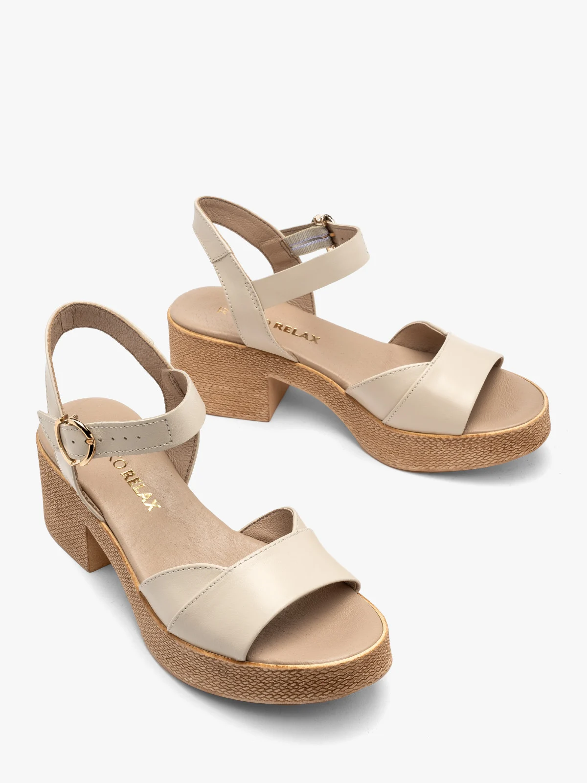 Kremowe sandały na masywnej platformie
