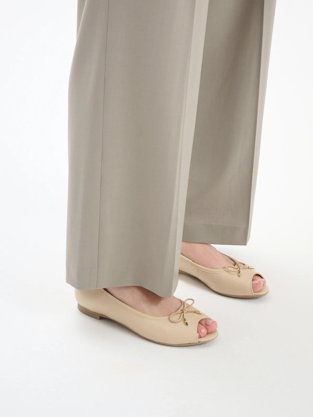 Beżowe baleriny z kokardą