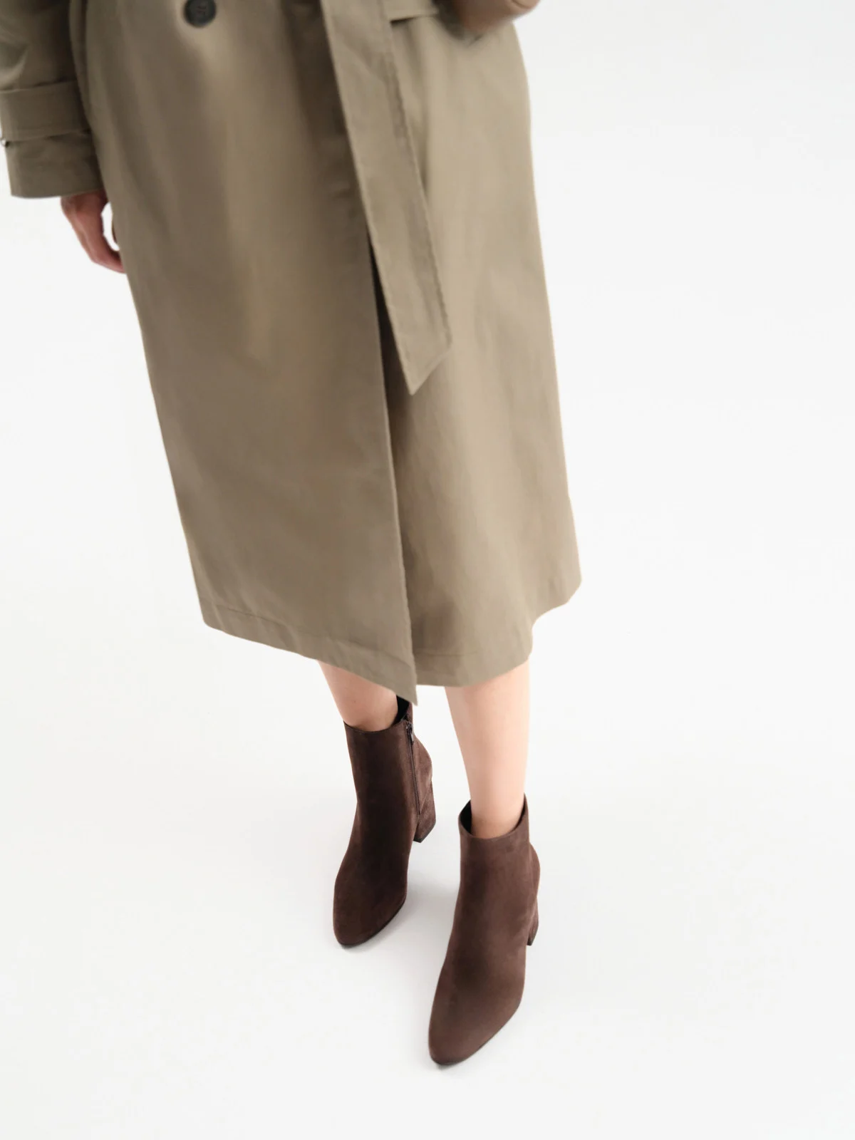 Brązowe botki ze skóry welurowej