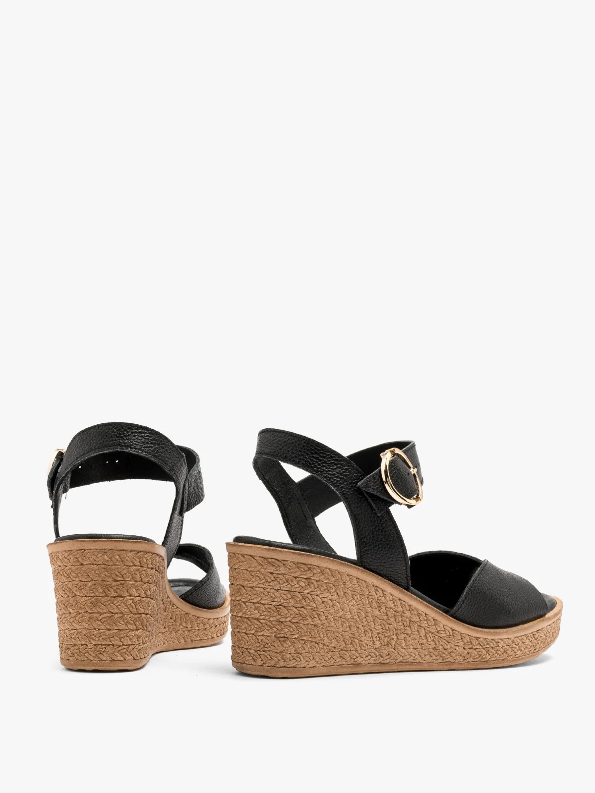 Czarne sandały na koturnie