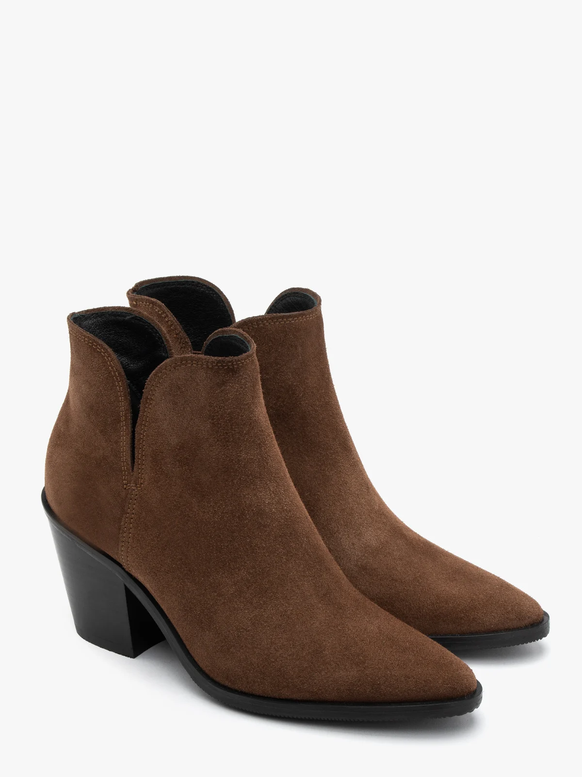 Brązowe botki z wycięciem przy kostce