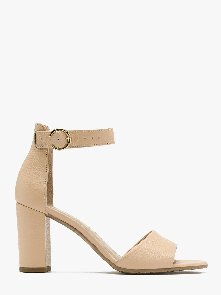 Pudrowo różowe dwuczęściowe sandały na słupku