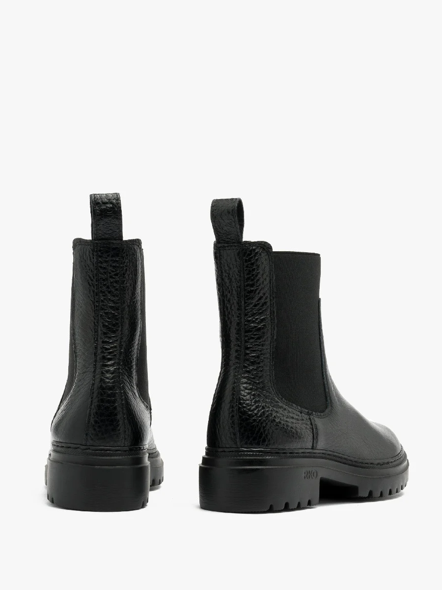 Czarne sztyblety z elastyczną gumą