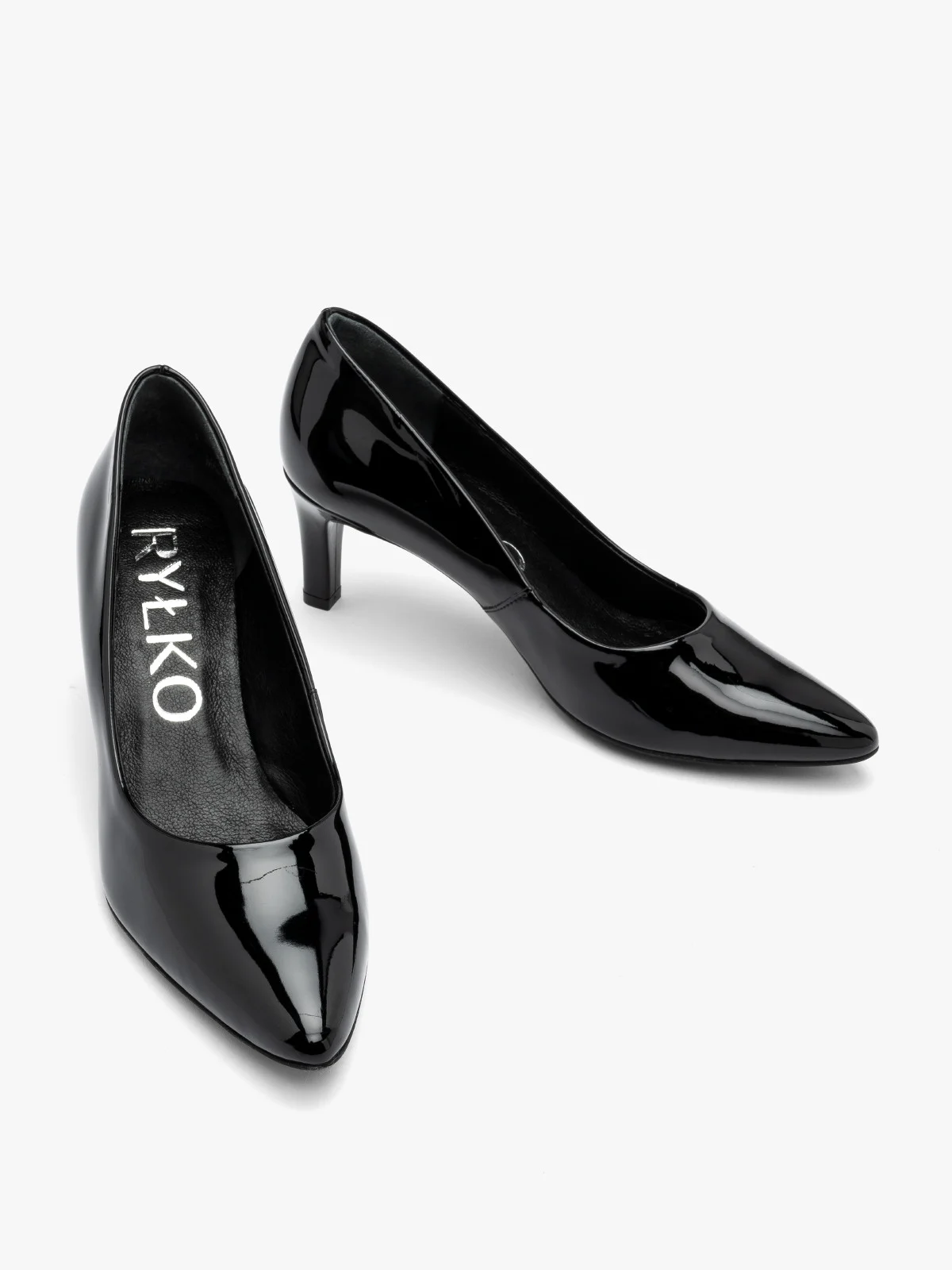 Czarne, lakierowane czółenka na szpilce