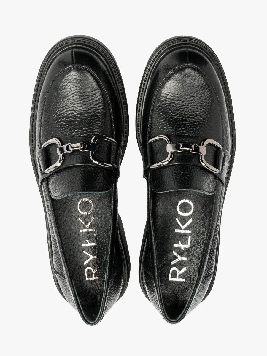 Czarne mokasyny z ozdobą