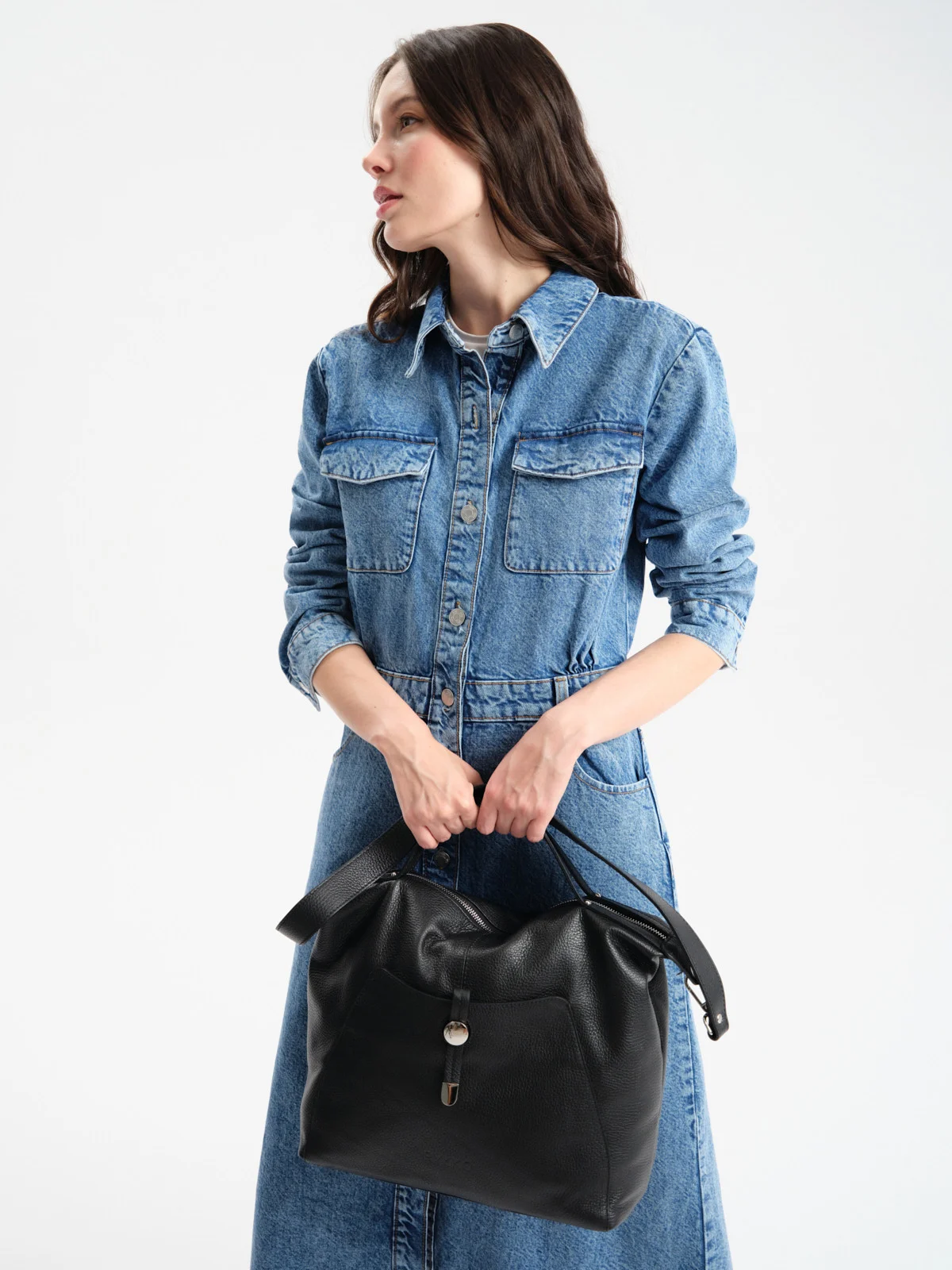 Duża, czarna torebka shopperka z dwoma paskami