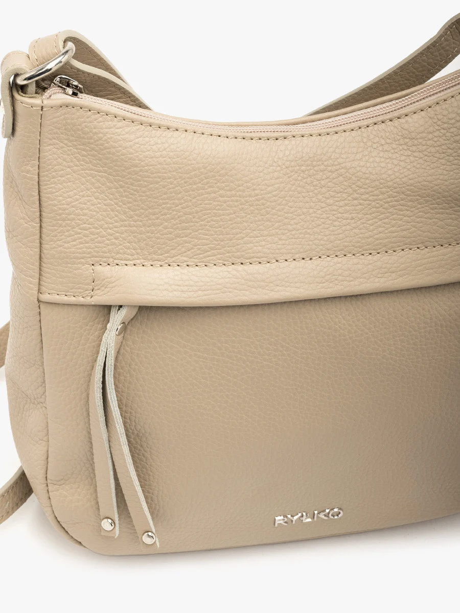 Beżowa torebka średniej wielkości