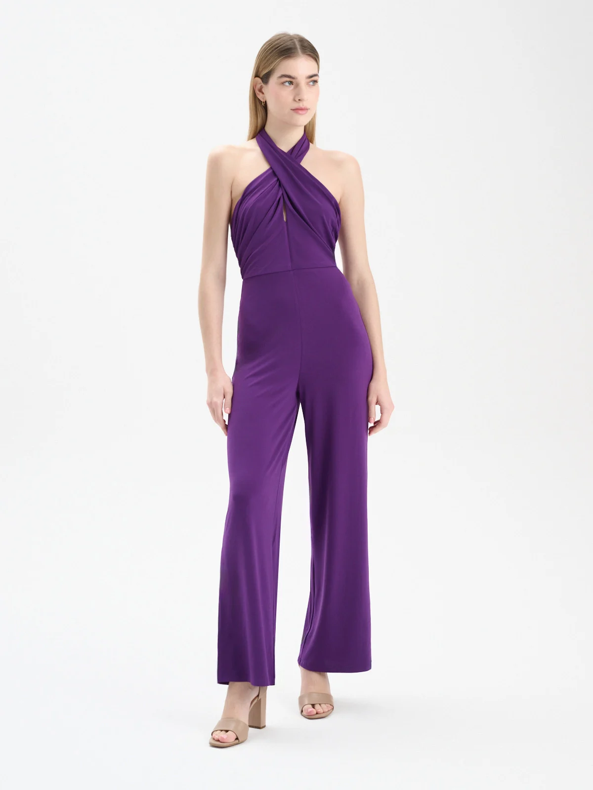 Beżowe sandały na wysokim słupku