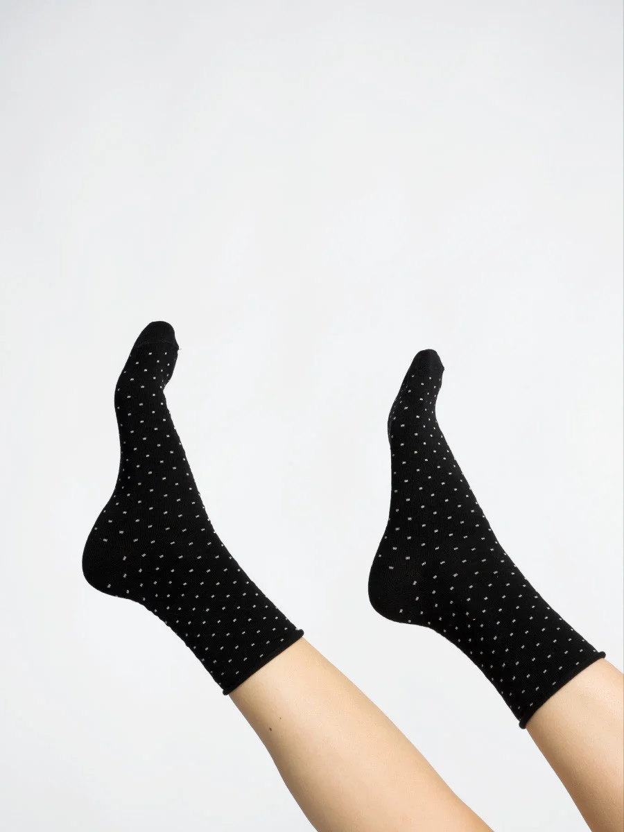 Bezuciskowe czarne skarpetki damskie
