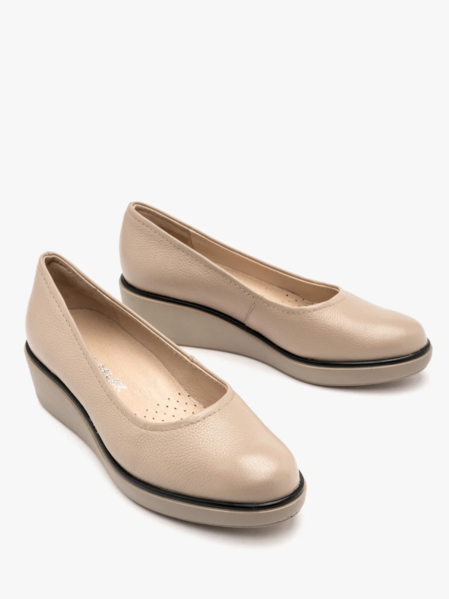 Beżowe czółenka na platformie