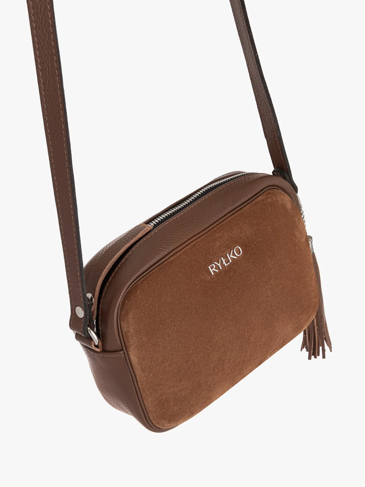 Mała, brązowa torebka z ozdobnym frędzlem