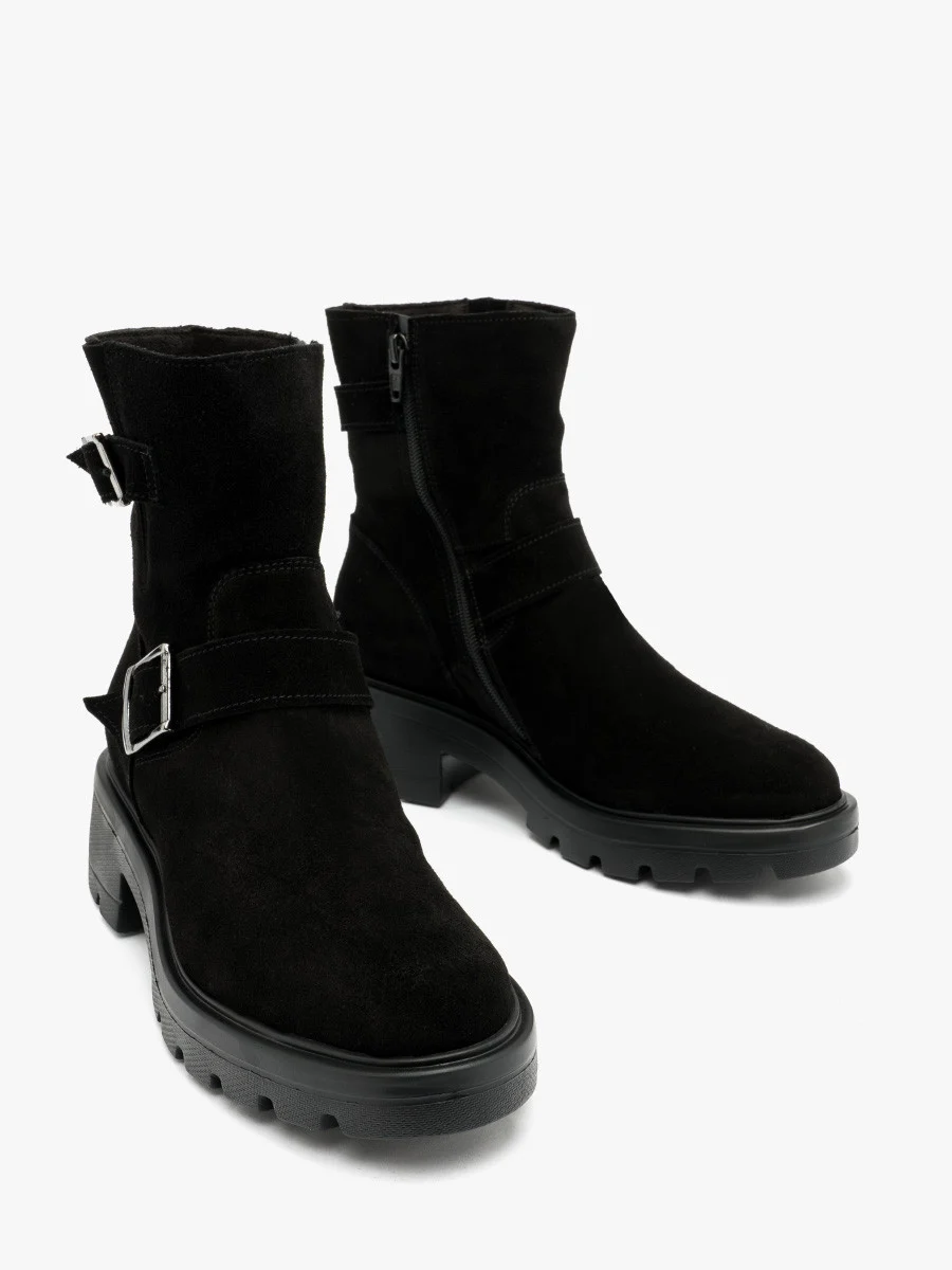 Czarne botki ze sprzączkami