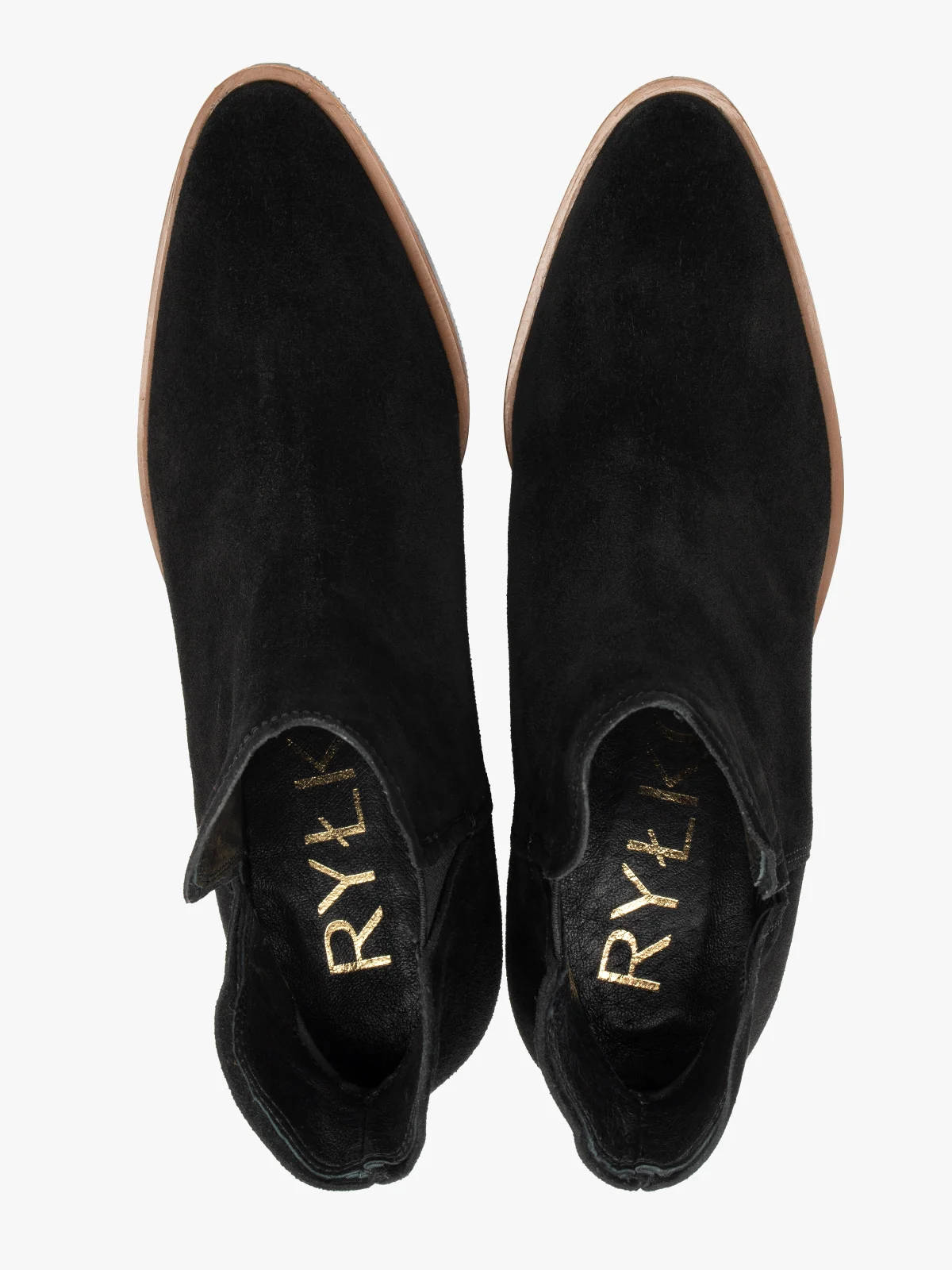 Czarne botki z wycięciem przy kostce