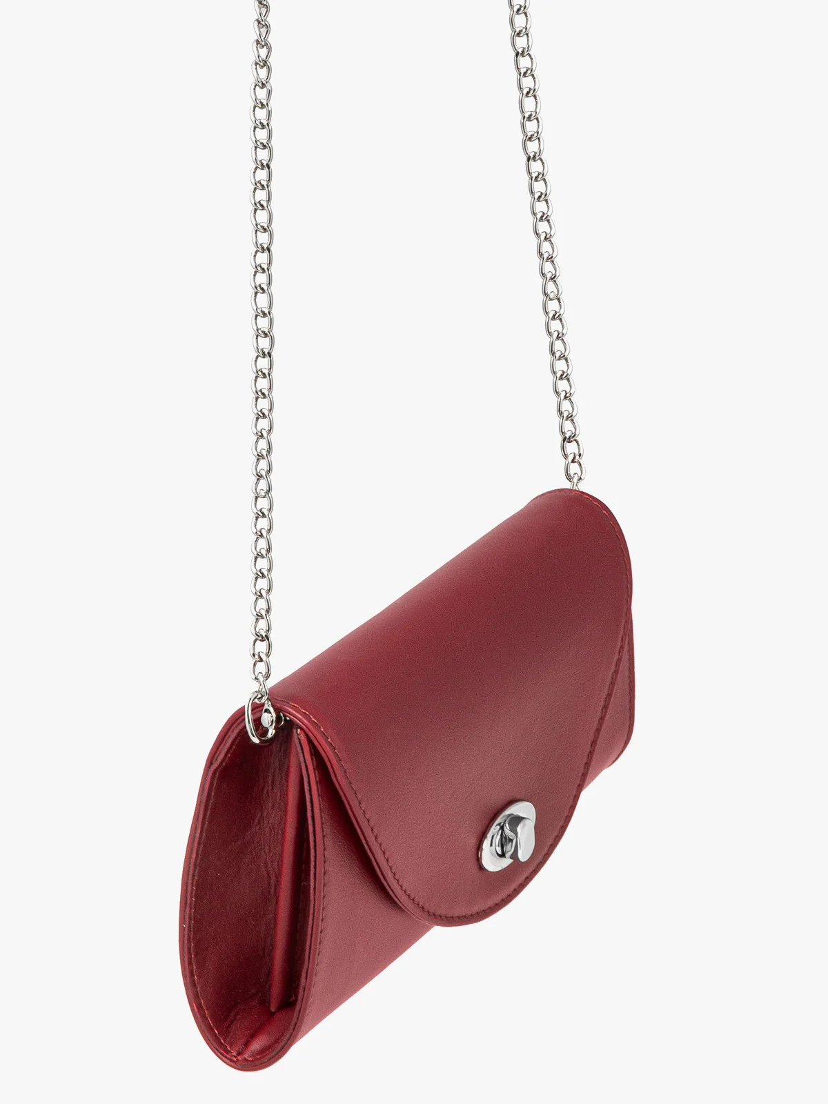 Mała elegancka torebka zapinana na ozdobną klamrę