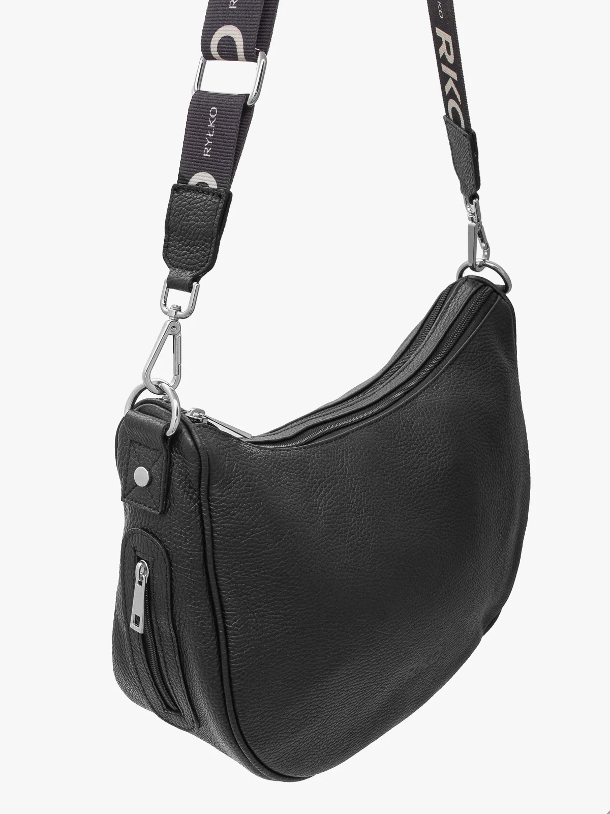 Czarna torebka średniej wielkości