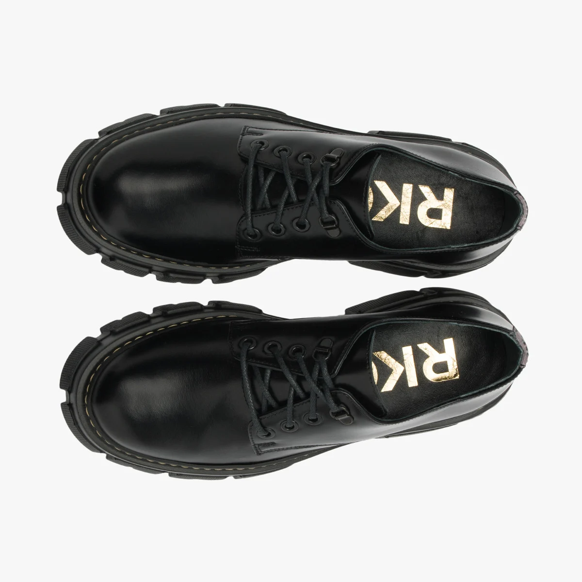 Czarne półbuty na lekkiej podeszwie