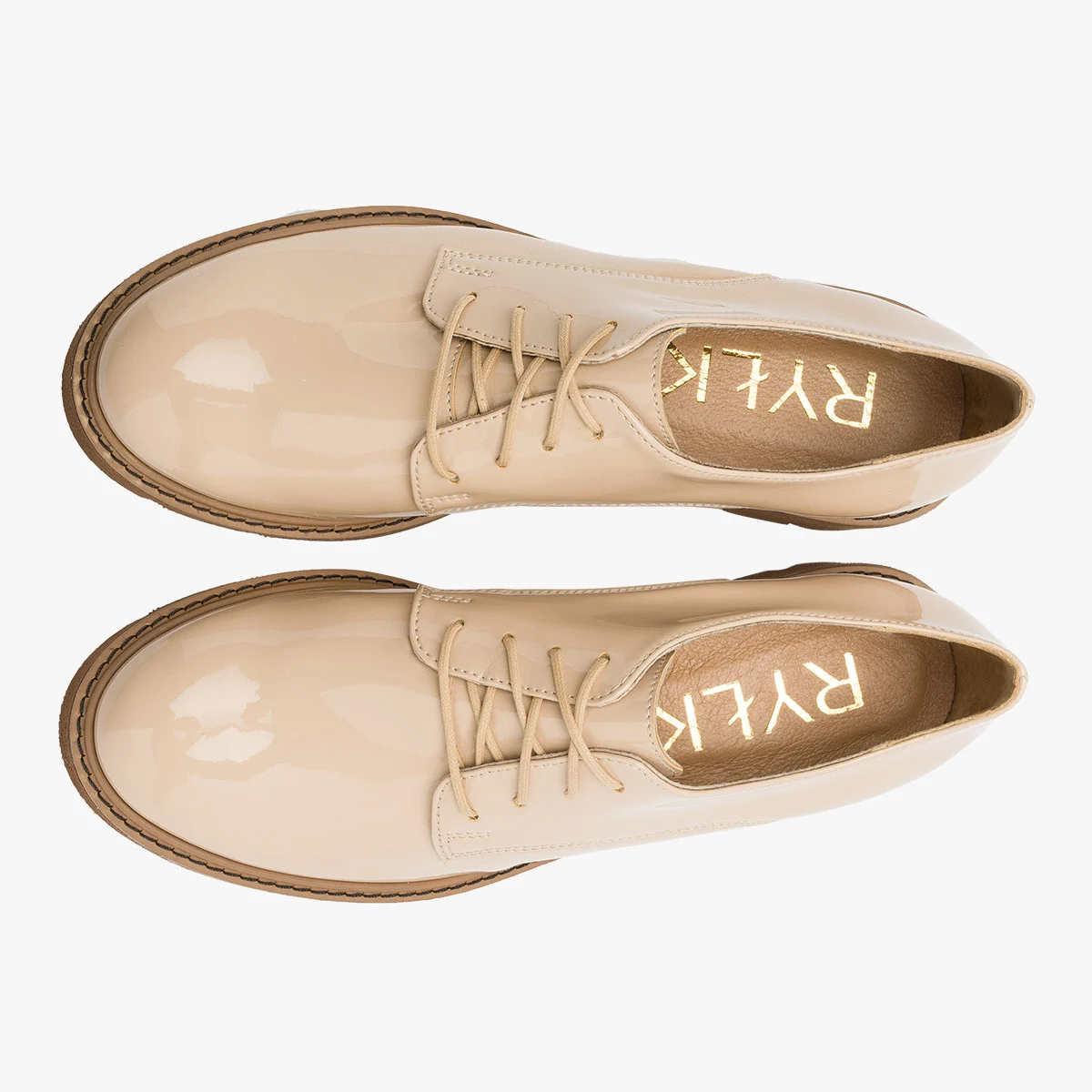 Kremowe, lakierowane półbuty