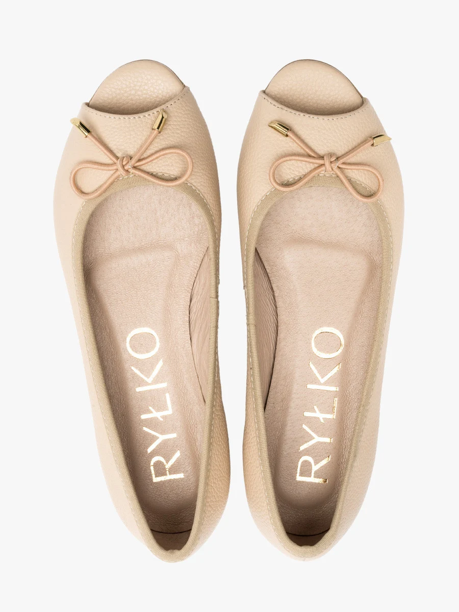 Beżowe baleriny z kokardą