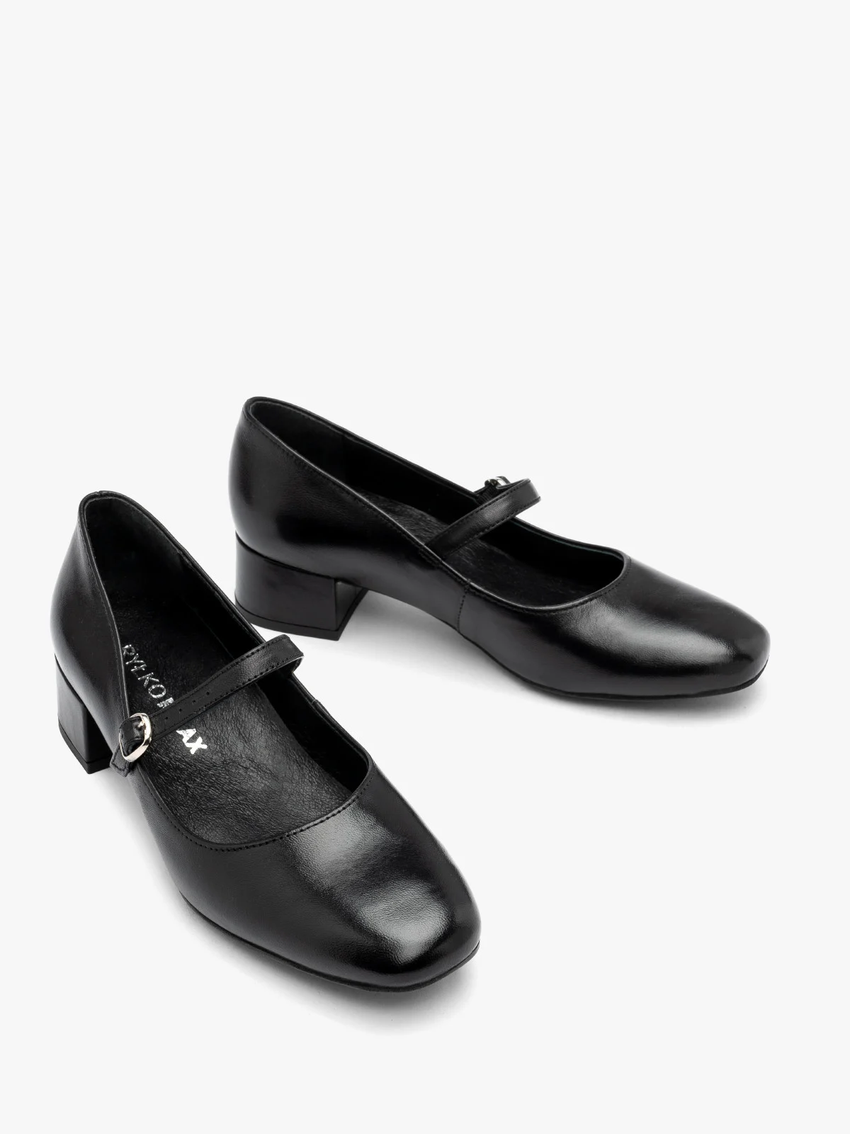 Czarne czółenka z paskiem