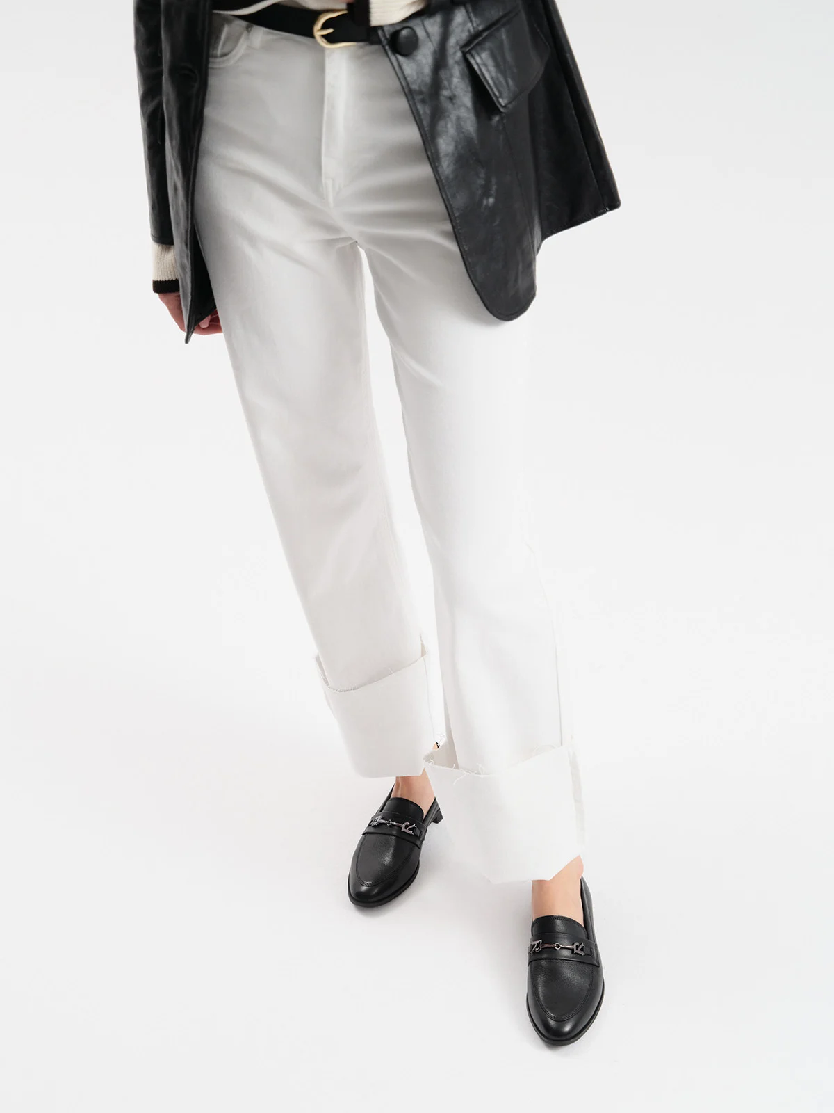 Czarne damskie mokasyny z ozdobą