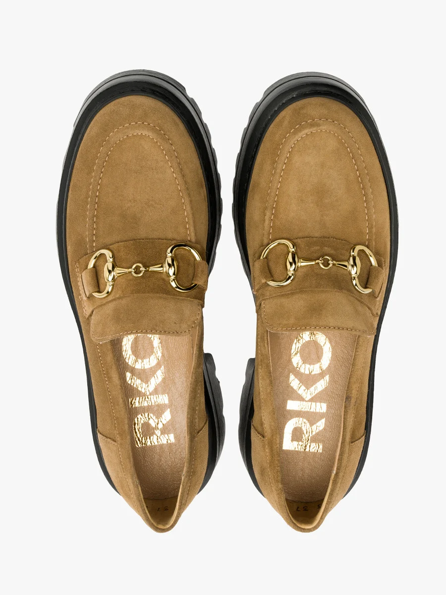 Beżowe mokasyny ze złotą ozdobą