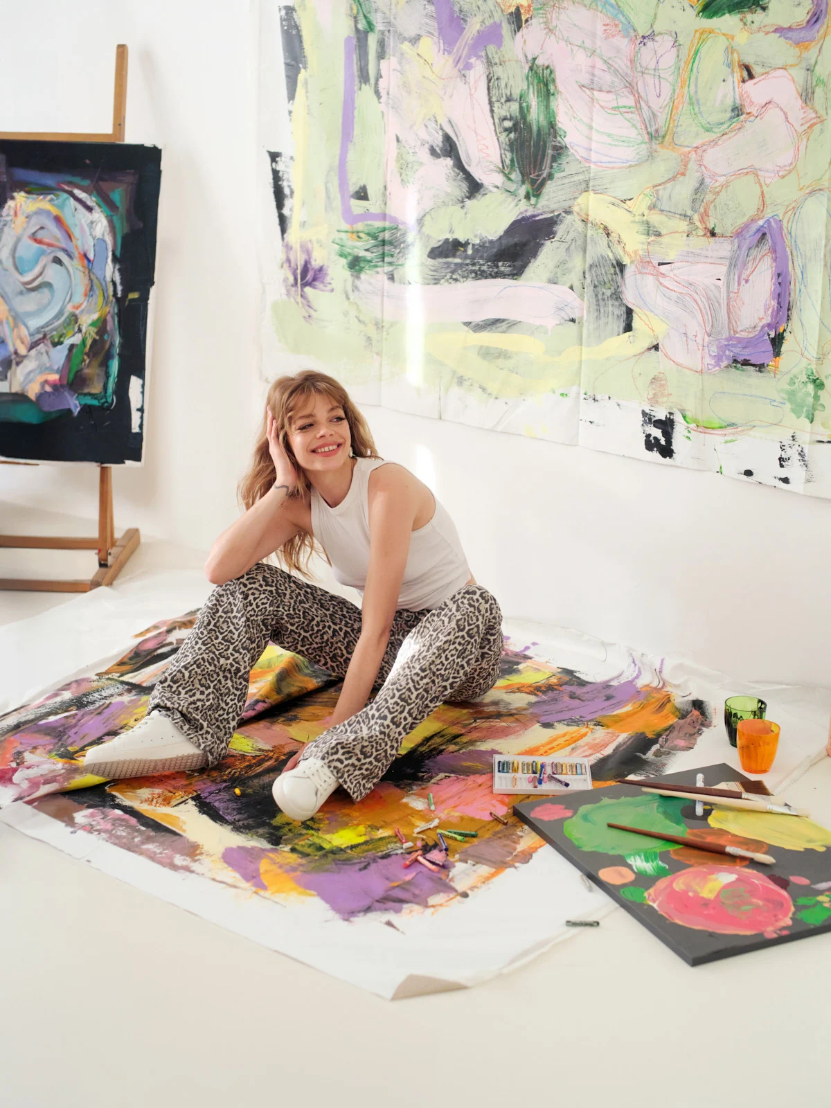 Białe półbuty sportowe na kremowym spodzie