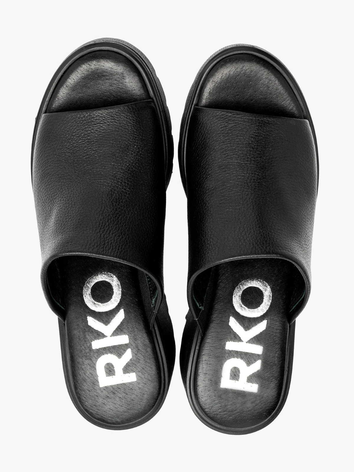 Czarne klapki na lekkiej platformie