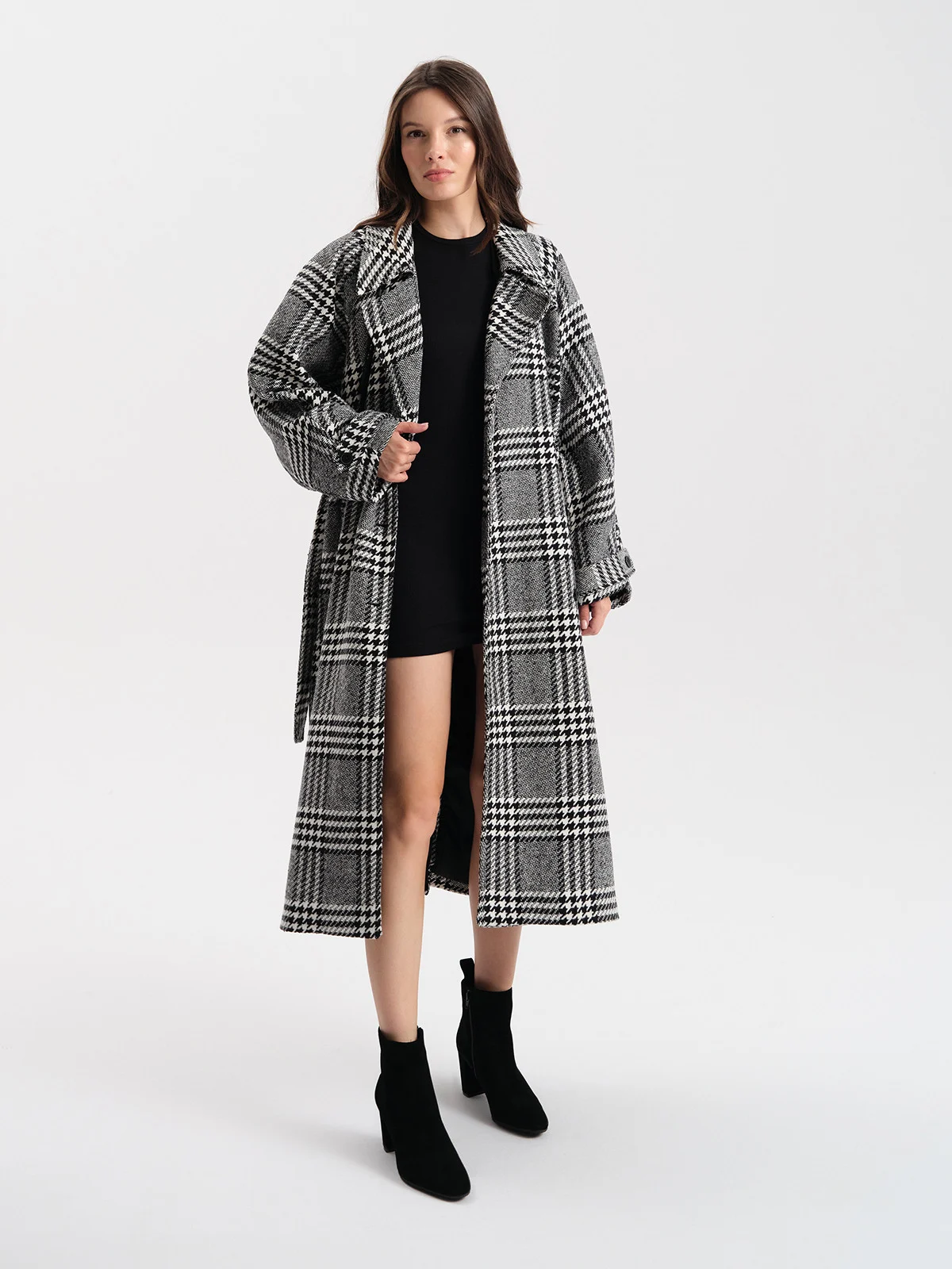 Welurowe botki damskie na słupkowym obcasie