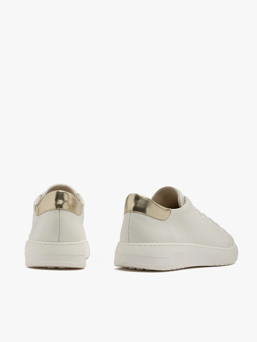 Kremowe półbuty sportowe ze złotą wstawką