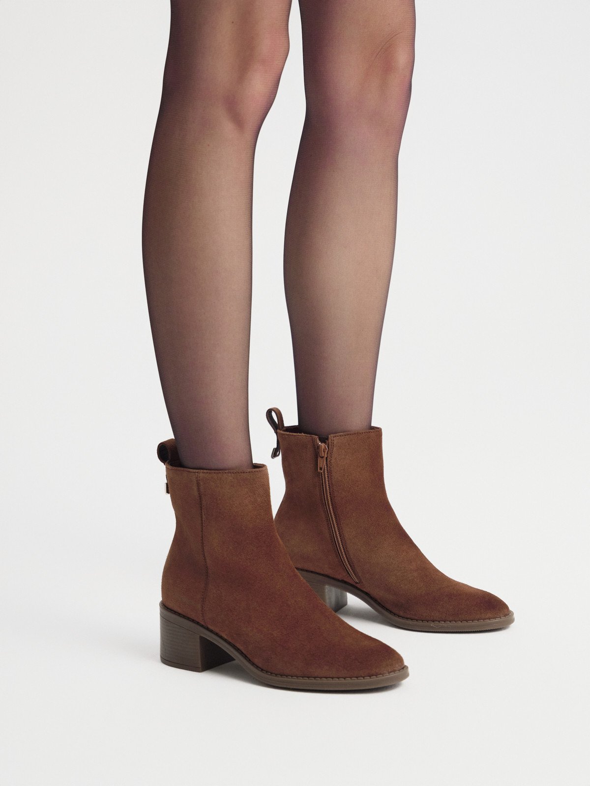 Brązowe botki damskie z weluru