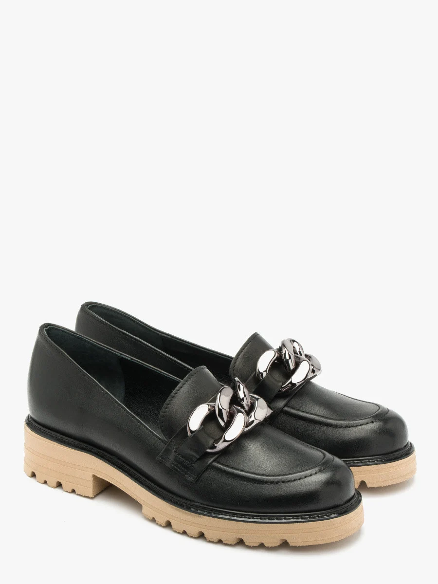 Czarne mokasyny na beżowym spodzie