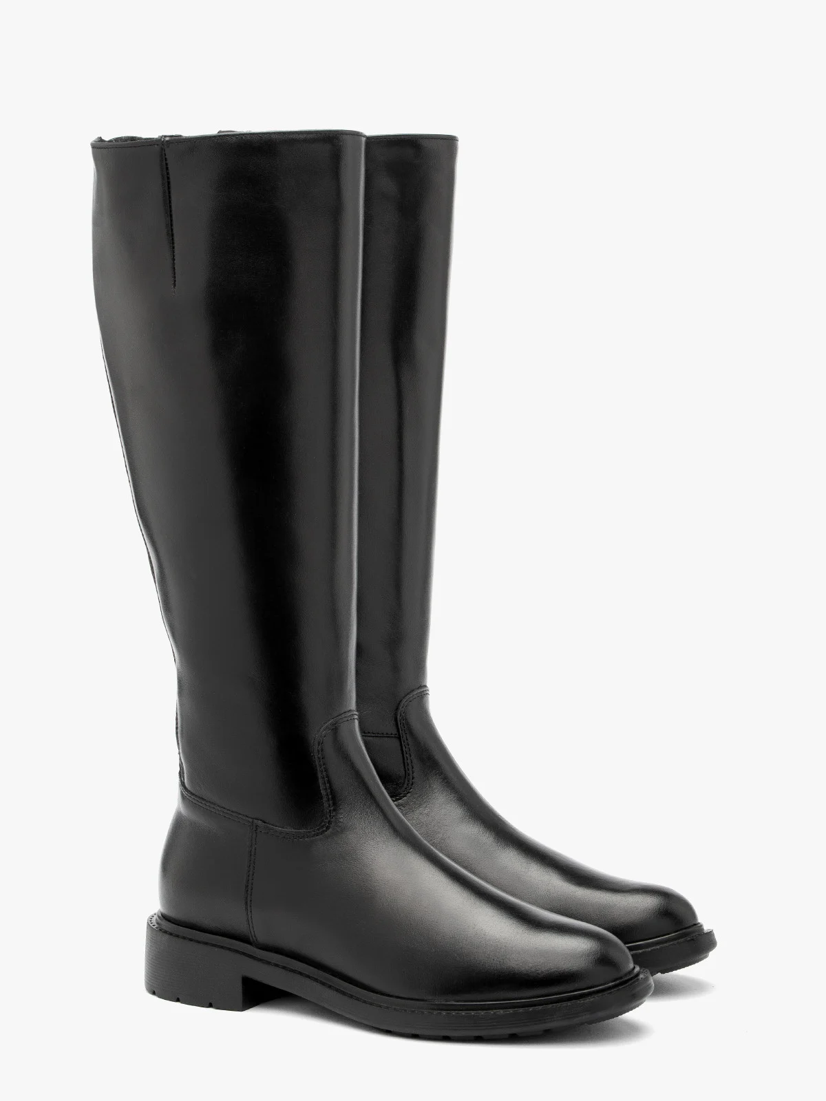 Klasyczne czarne kozaki damskie