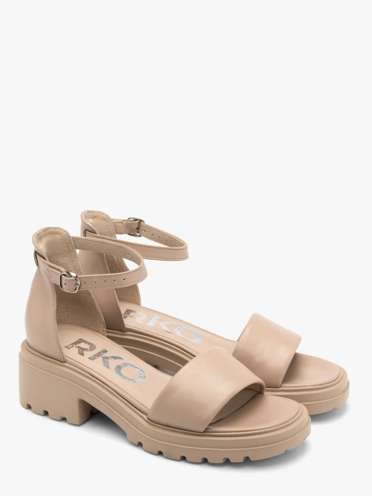 Beżowe sandały na masywnym spodzie