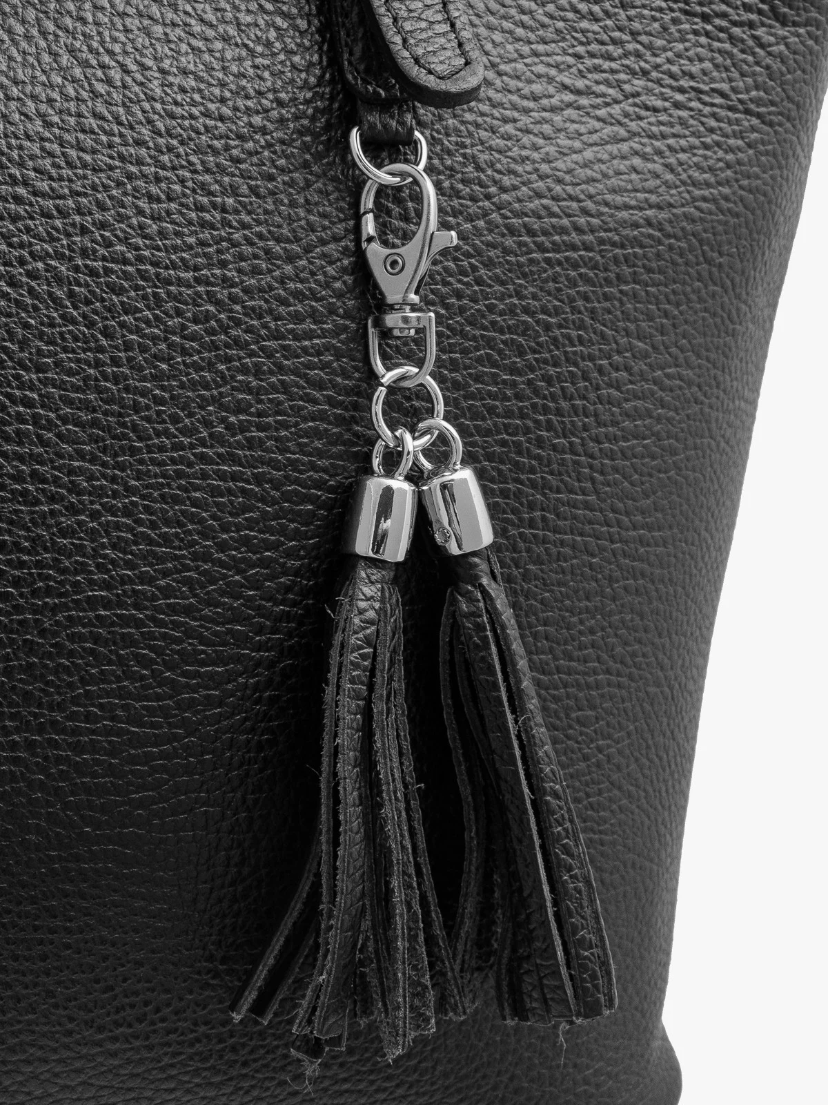 Elegancka, pakowna torebka damska na ramię w czarnym kolorze