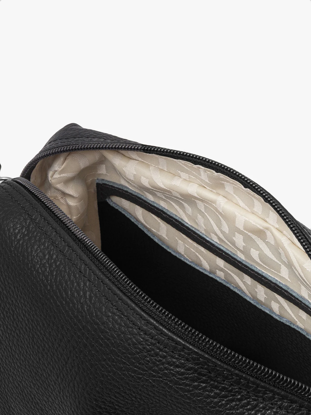 Czarna torebka damska na szerokim pasku z taśmy