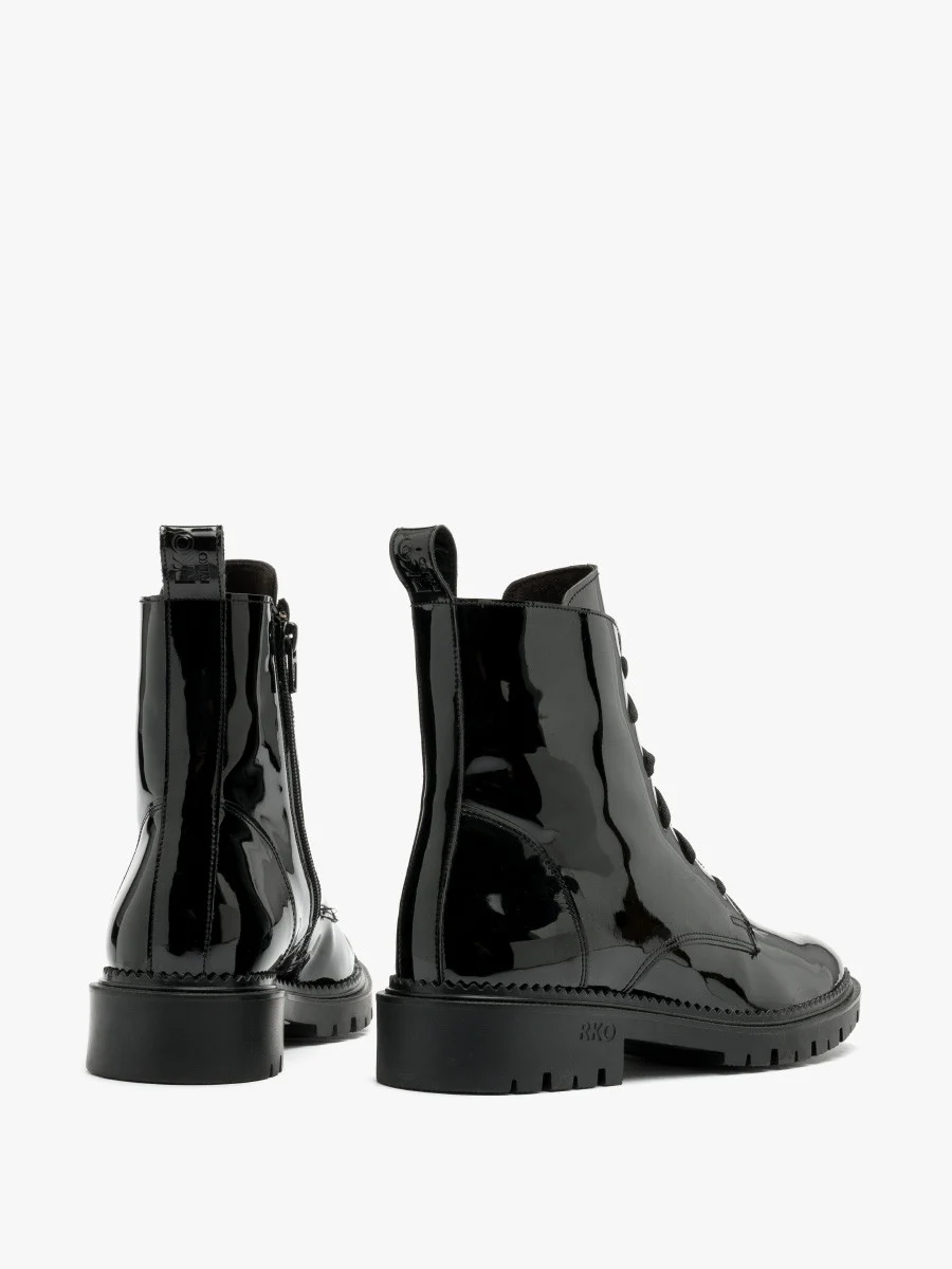 Czarne lakierowane trzewiki damskie