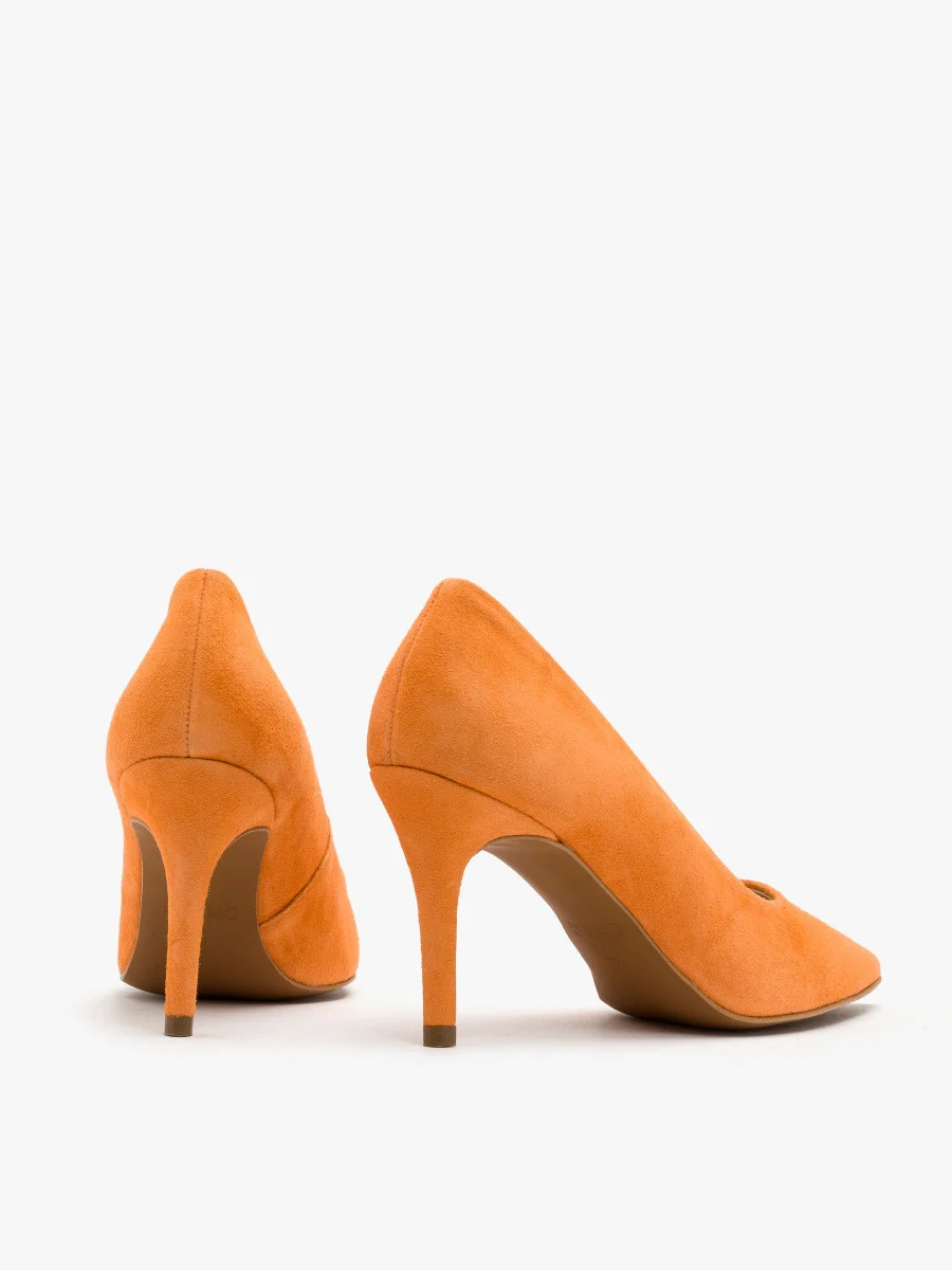 Pomarańczowe welurowe czółenka na szpilce