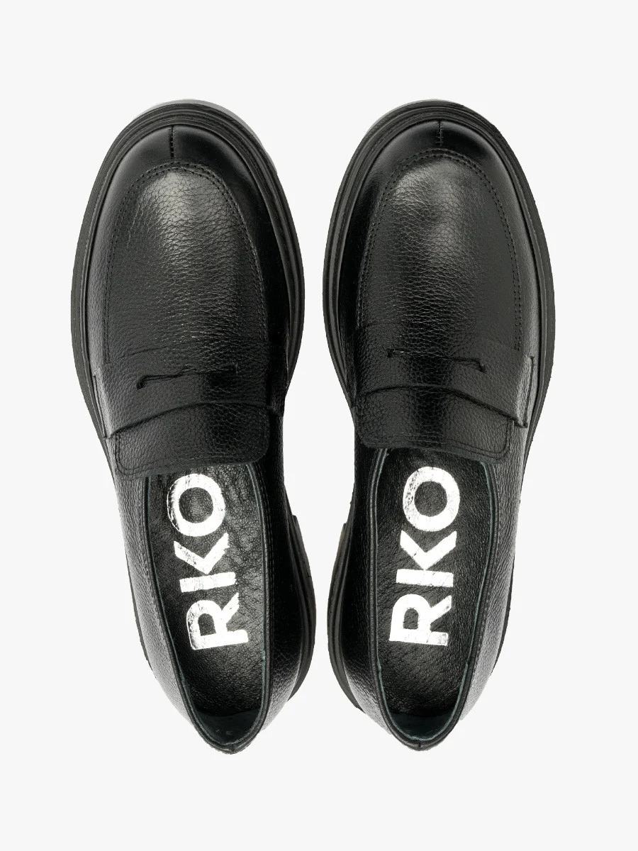 Czarne mokasyny na lekkiej podeszwie