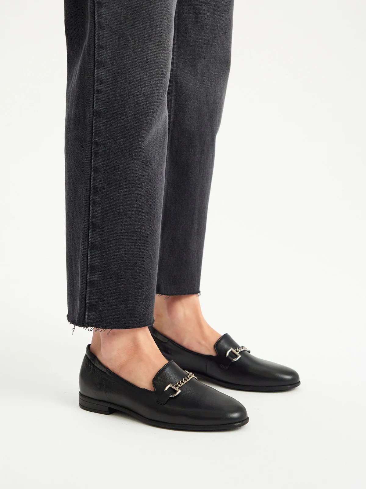 Czarne mokasyny damskie na płaskiej podeszwie