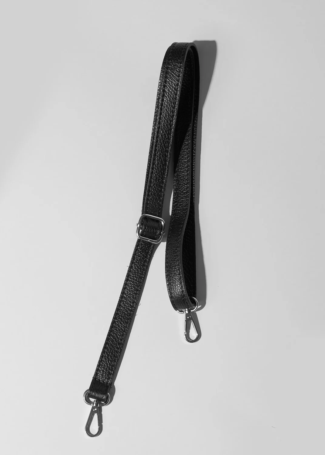 Czarny pasek regulowany do torebki