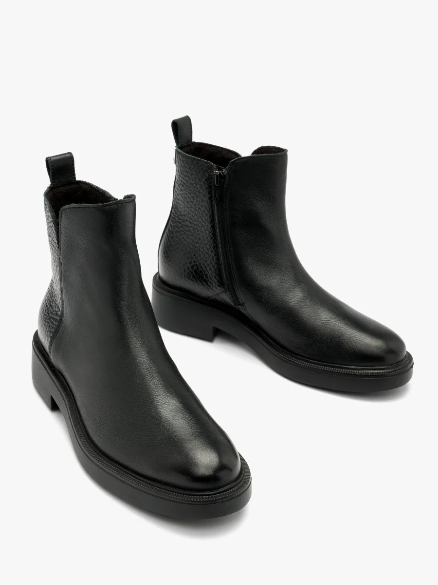 Czarne botki z łączonych skór