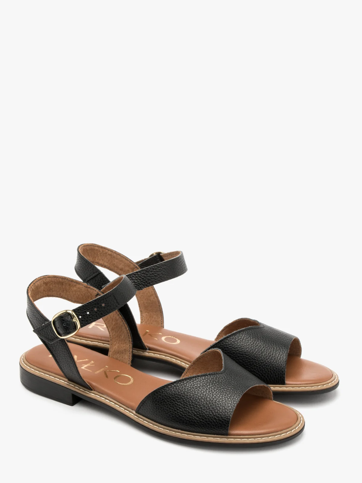 Czarne sandały z ozdobną cholewką