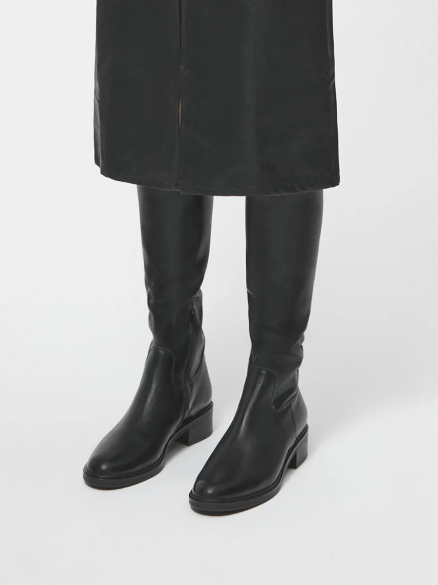 Czarne kozaki z elastyczną cholewką