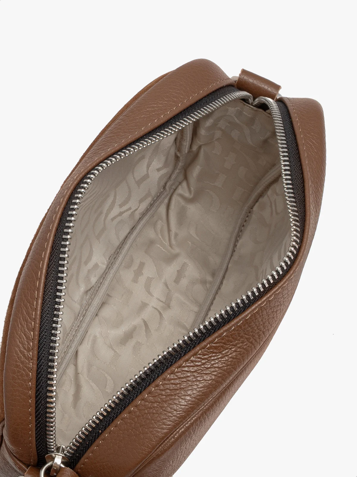 Mała, brązowa torebka z ozdobnym frędzlem